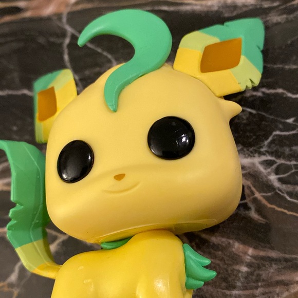 Leafeon Pokemon Funko Pop (866) - Lightly Used with Original Box - Picture 3 of 15